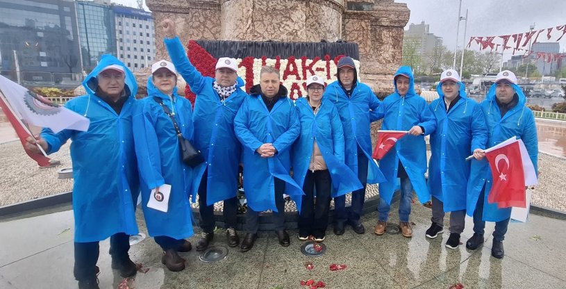 TAKSİM ANITINA ÇELENK BIRAKILDI, 1 MAYIS KUTLANDI