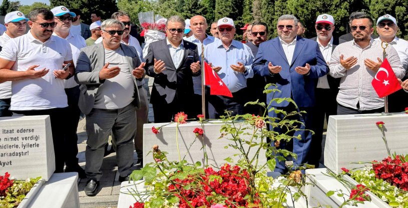 EDİRNEKAPI'DA 15 TEMMUZ ŞEHİTLERİ RAHMETLE ANILDI, DARBE LANETLENDİ