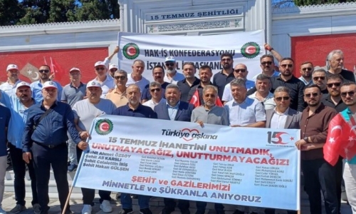 15 TEMMUZ’UN 9. YILDÖNÜMÜNDE ŞEHİTLERİMİZİ MEZARLARI BAŞINDA DUALARLA ANDIK
