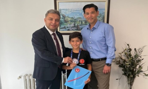 SENDİKAMIZ ÜYEMİZİN EVLADINI ÖDÜLLENDİRDİ
